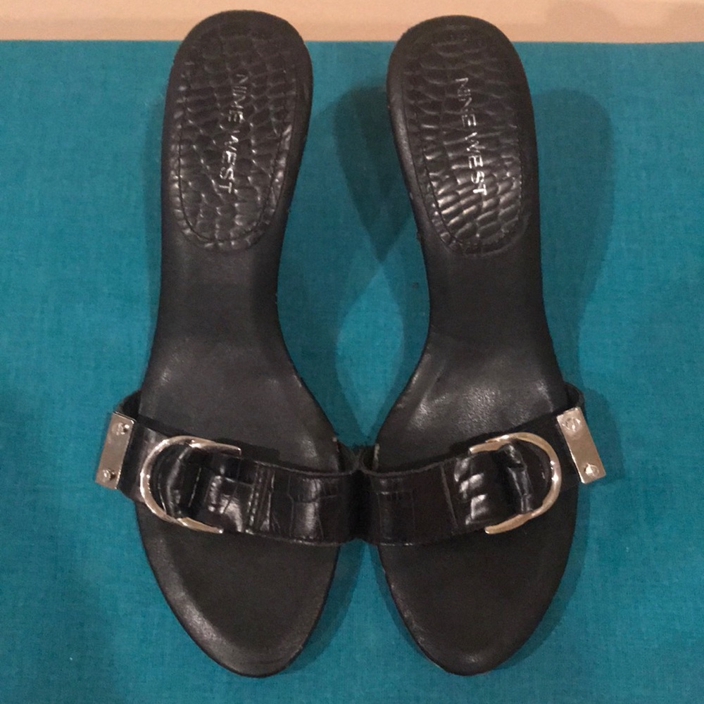 Nine West buckled black sandals